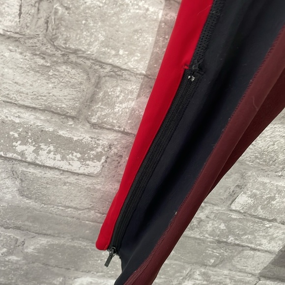 JW Anderson x Uniqlo Black and Burgundy Zipper Hem Leggings - Picture 3 of 9